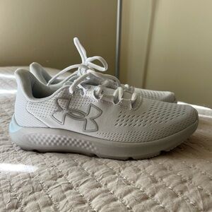 Women’s Under Armour White Sneaker: Charged Pursuit Comfort Deluxe System